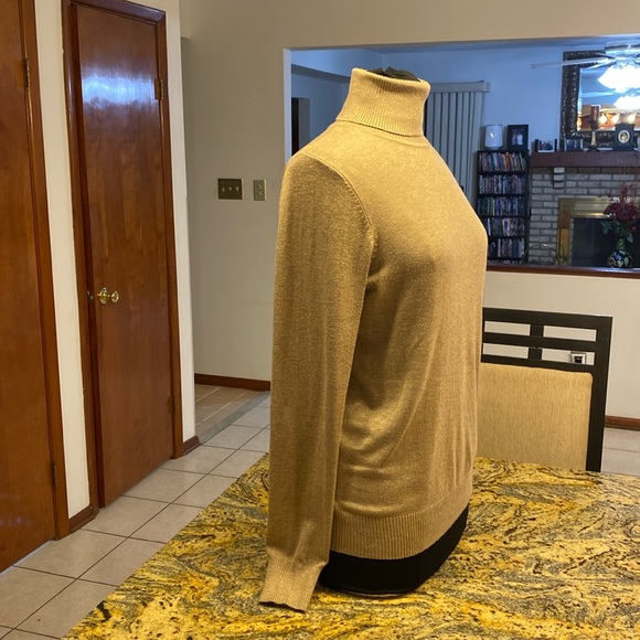 Joseph A turtleneck, tan/ taupe, Excellent condition measurements below - Picture 4 of 9